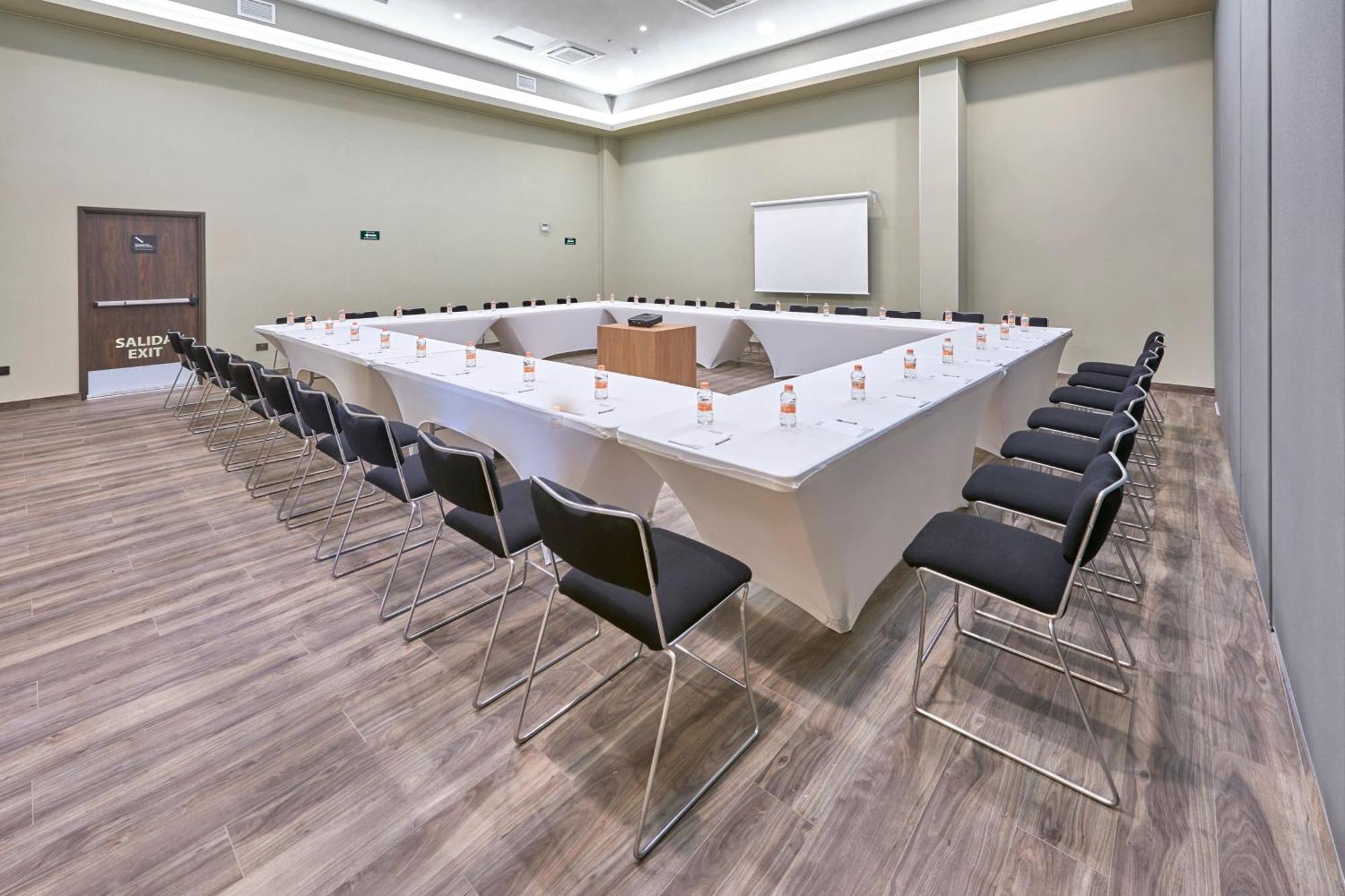 City Express Plus By Marriott Leon Centro De Convenciones Exterior foto