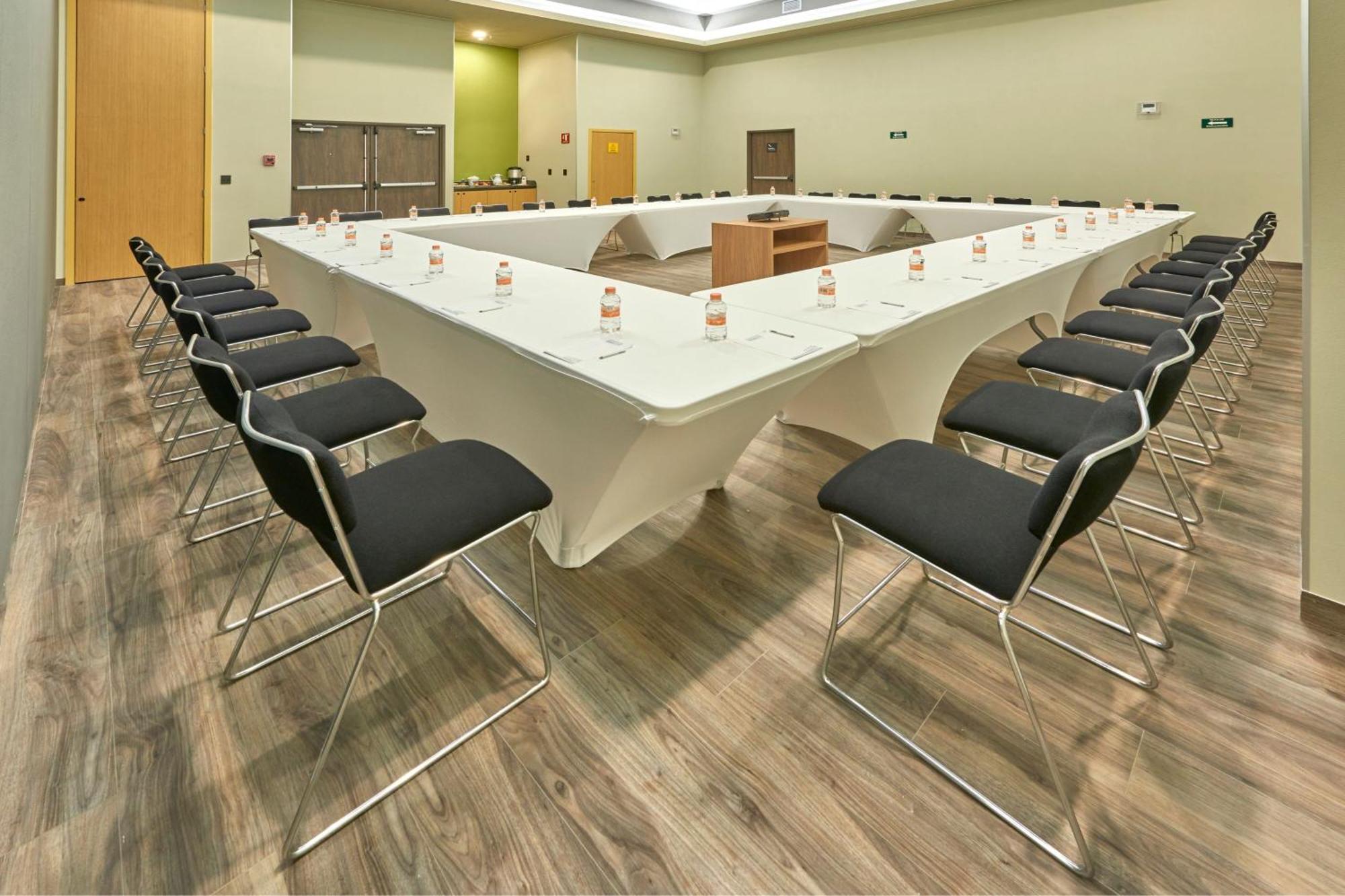 City Express Plus By Marriott Leon Centro De Convenciones Exterior foto